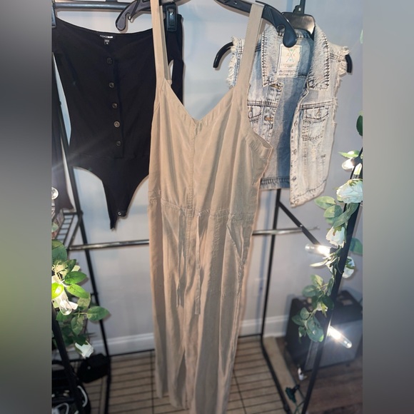 Romper with onesie and vest, barley worn - Picture 2 of 5